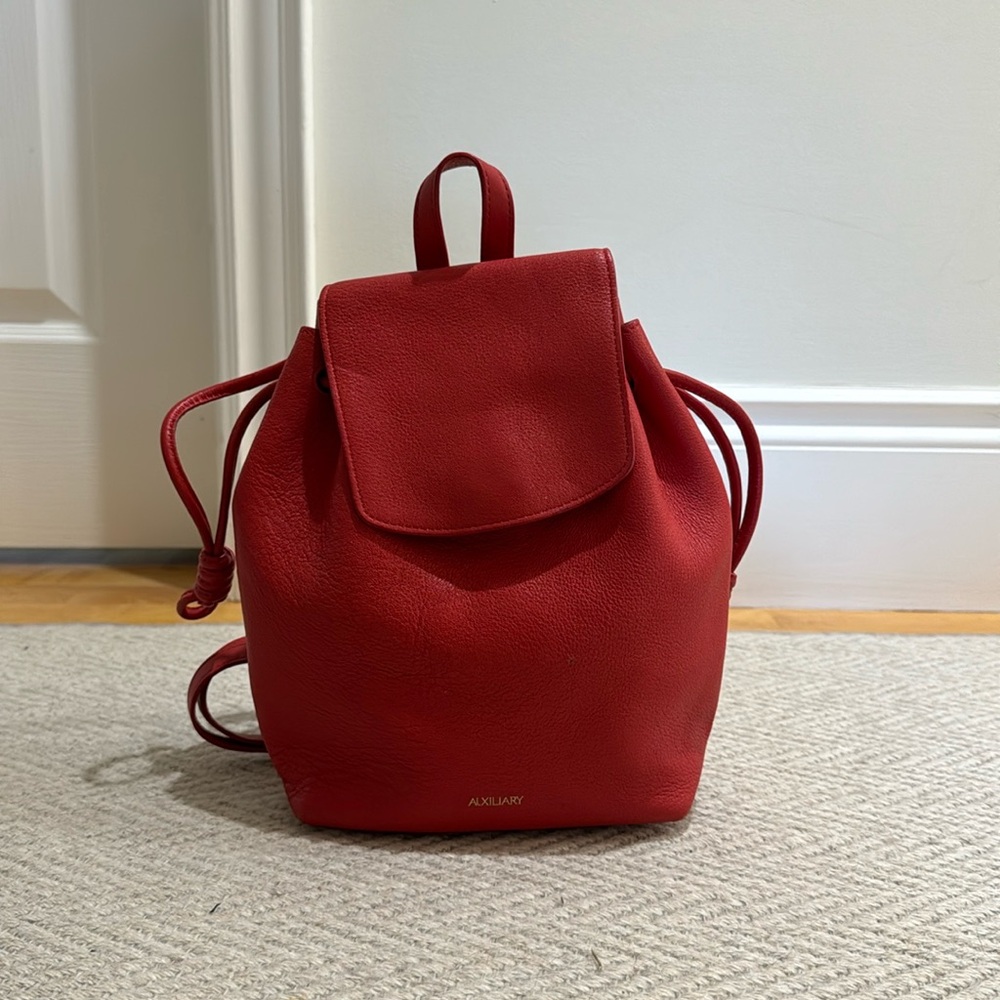 Auxiliary red leather backpack